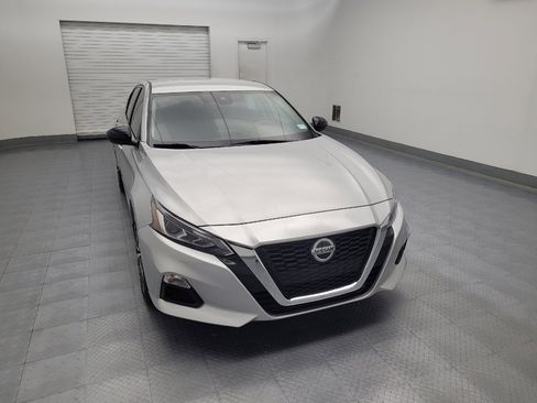 Used 2021 Nissan Altima 2.5 SR FWD image 14