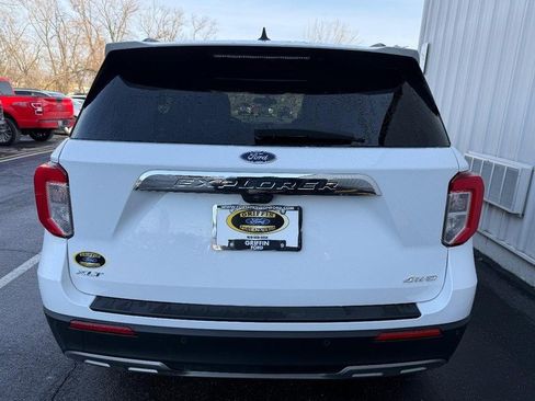 Certified 2023 Ford Explorer XLT image 4