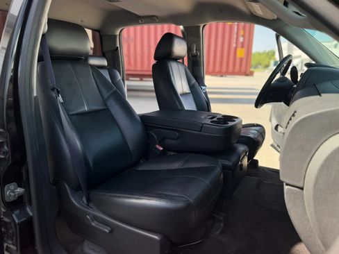 Used 2011 Chevrolet Silverado 2500 LT w/ Interior Plus Package RWD image 29