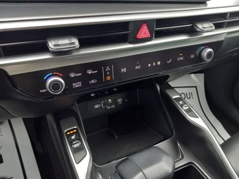Used 2024 Kia Sorento S FWD image 23