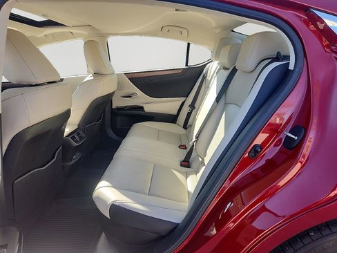 Used 2025 Lexus ES 300h w/ Premium Package image 8