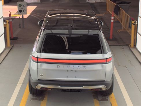 Used 2024 Rivian R1S Adventure AWD/4WD image 8