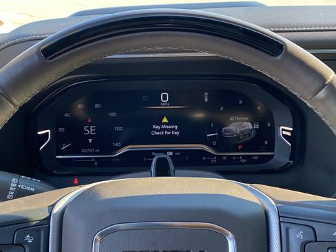 Used 2024 GMC Yukon Denali w/ Denali Reserve Package image 11