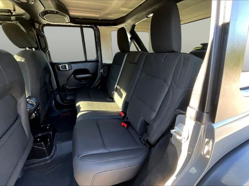 Used 2018 Jeep Wrangler Unlimited Sport S AWD/4WD image 19