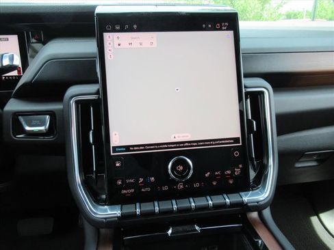 Certified 2025 GMC Yukon Denali AWD/4WD image 26