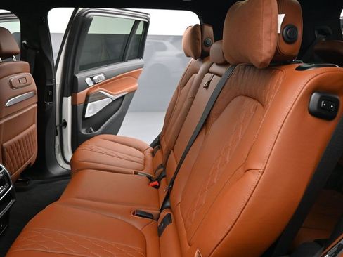 Used 2025 BMW X7 M60i AWD/4WD image 17