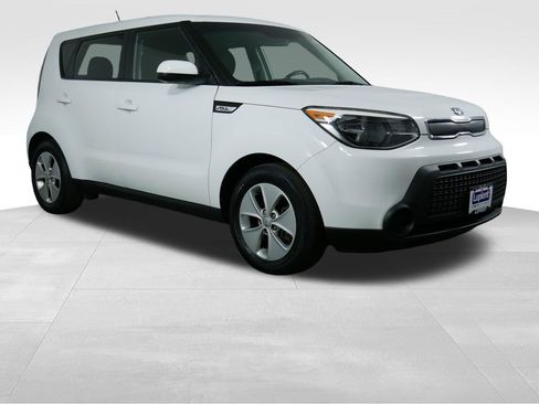 Used 2016 Kia Soul Base image 2