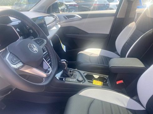 New 2025 Volkswagen Taos SEL image 12