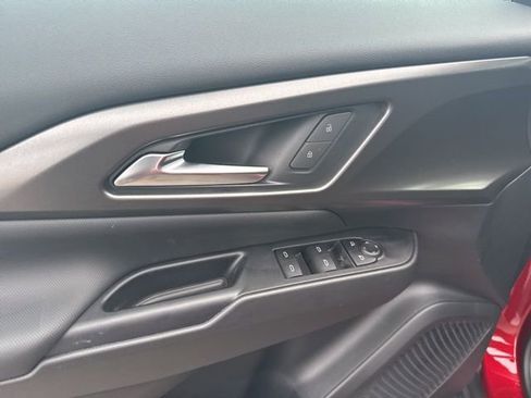 New 2026 Chevrolet Equinox EV LT image 15