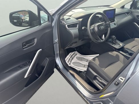Used 2026 Toyota Corolla Cross LE FWD image 11