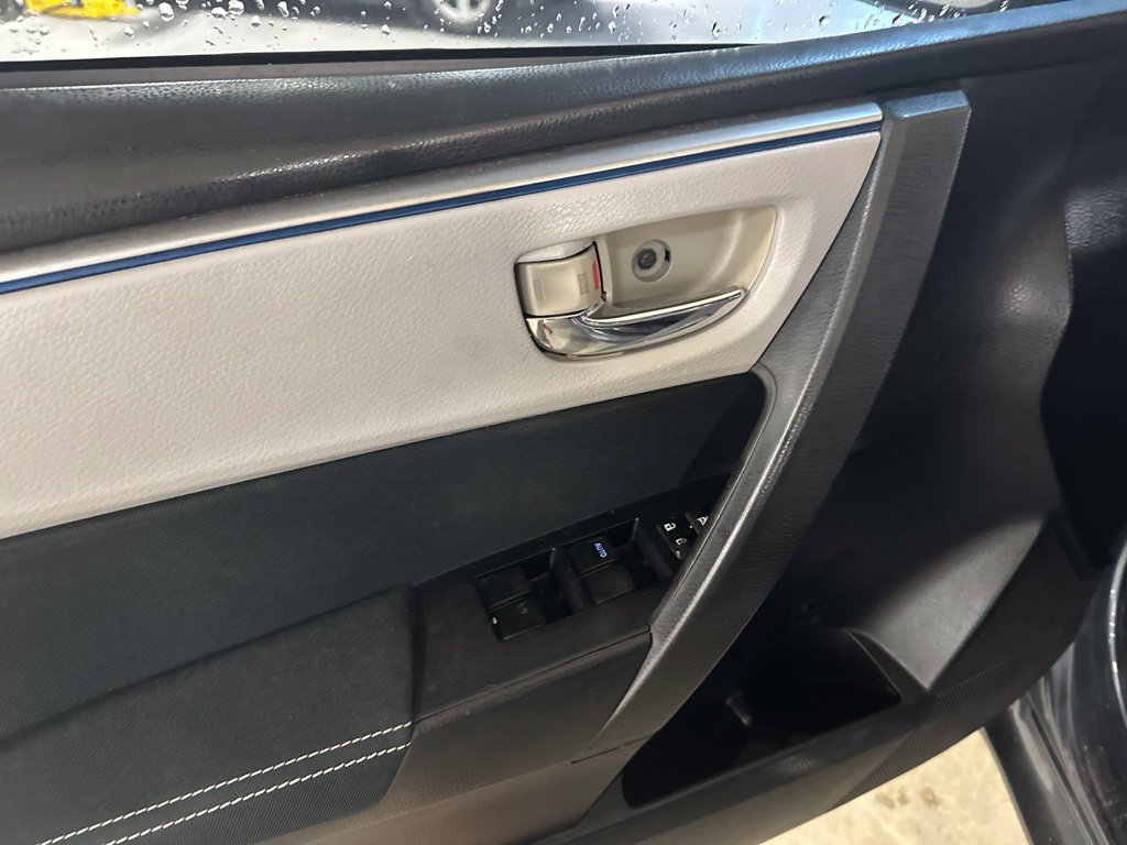 Used 2014 Toyota Corolla LE FWD image 11