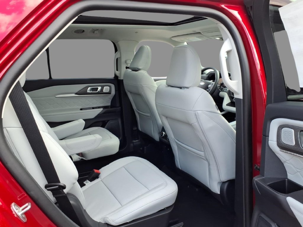 New 2026 Ford Explorer Platinum w/ LUX Leather Package AWD/4WD image 11