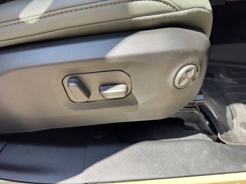 Used 2025 Jeep Gladiator Mojave AWD/4WD image 18