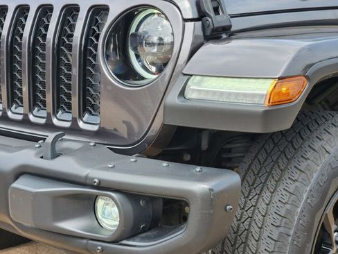Used 2023 Jeep Gladiator Sport AWD/4WD image 8
