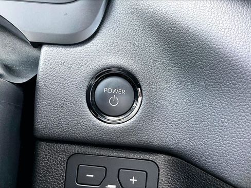 Used 2025 Toyota Tundra Limited AWD/4WD image 32