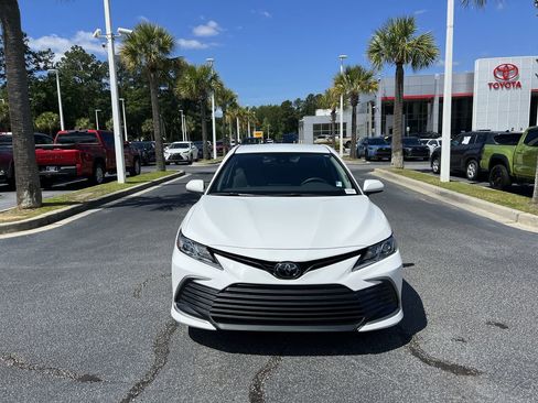 Used 2022 Toyota Camry LE FWD image 3