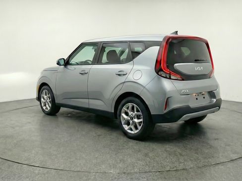 Used 2025 Kia Soul LX w/ LX Technology Package FWD image 6
