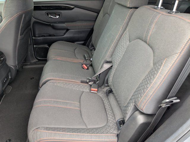 Used 2025 Honda Pilot Sport image 14