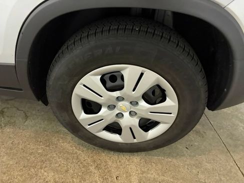 Used 2017 Chevrolet Trax LS FWD image 9