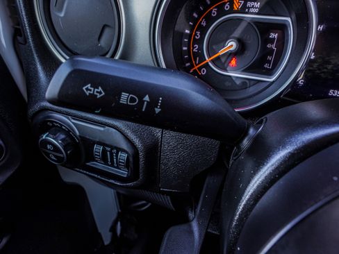 Used 2021 Jeep Gladiator Willys image 19