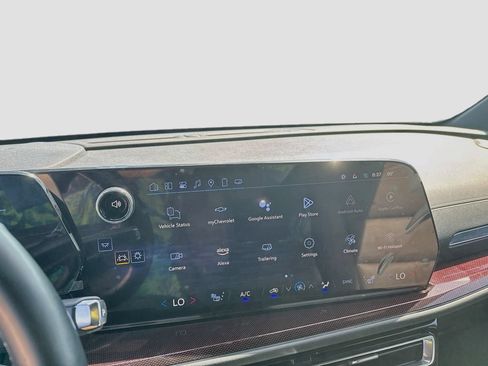 Used 2025 Chevrolet Traverse Z71 w/ Driver Confidence Package AWD/4WD image 15