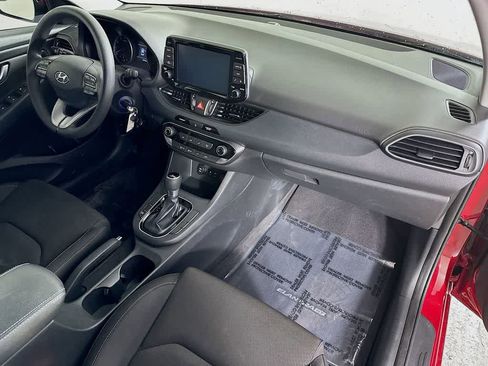 Used 2018 Hyundai Elantra GT image 30