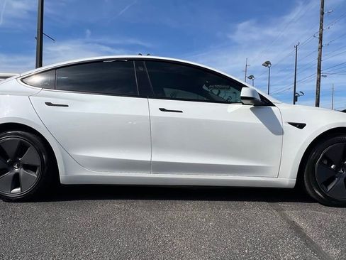Used 2021 Tesla Model 3 Standard Range Plus image 9
