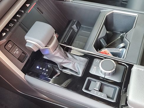 New 2026 Toyota Tundra Limited AWD/4WD image 15