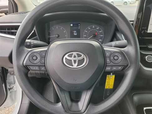 Used 2025 Toyota Corolla LE image 18