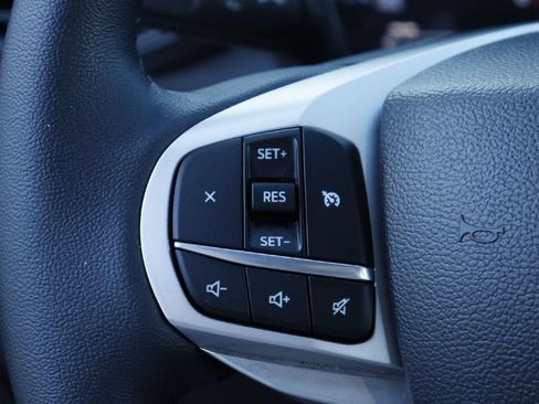 Certified 2024 Ford Explorer XLT RWD image 7