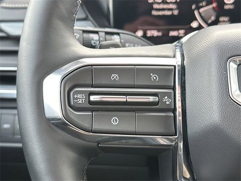 Used 2025 GMC Acadia Elevation image 16