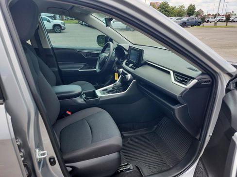 Used 2022 Toyota RAV4 LE AWD/4WD image 8