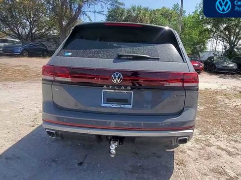 Used 2024 Volkswagen Atlas Peak Edition SE AWD/4WD image 7