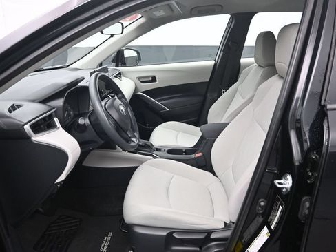 Used 2024 Toyota Corolla Cross L AWD/4WD image 9