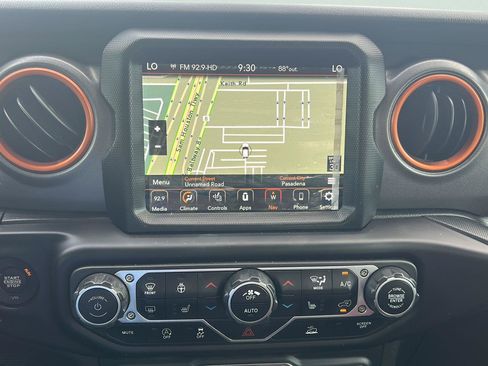 Used 2023 Jeep Gladiator Mojave w/ Cold Weather Group AWD/4WD image 10