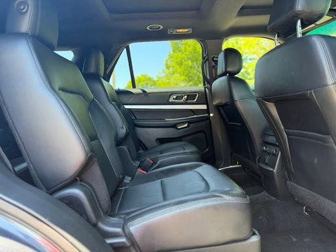 Used 2017 Ford Explorer XLT w/ Equipment Group 202A AWD/4WD image 34