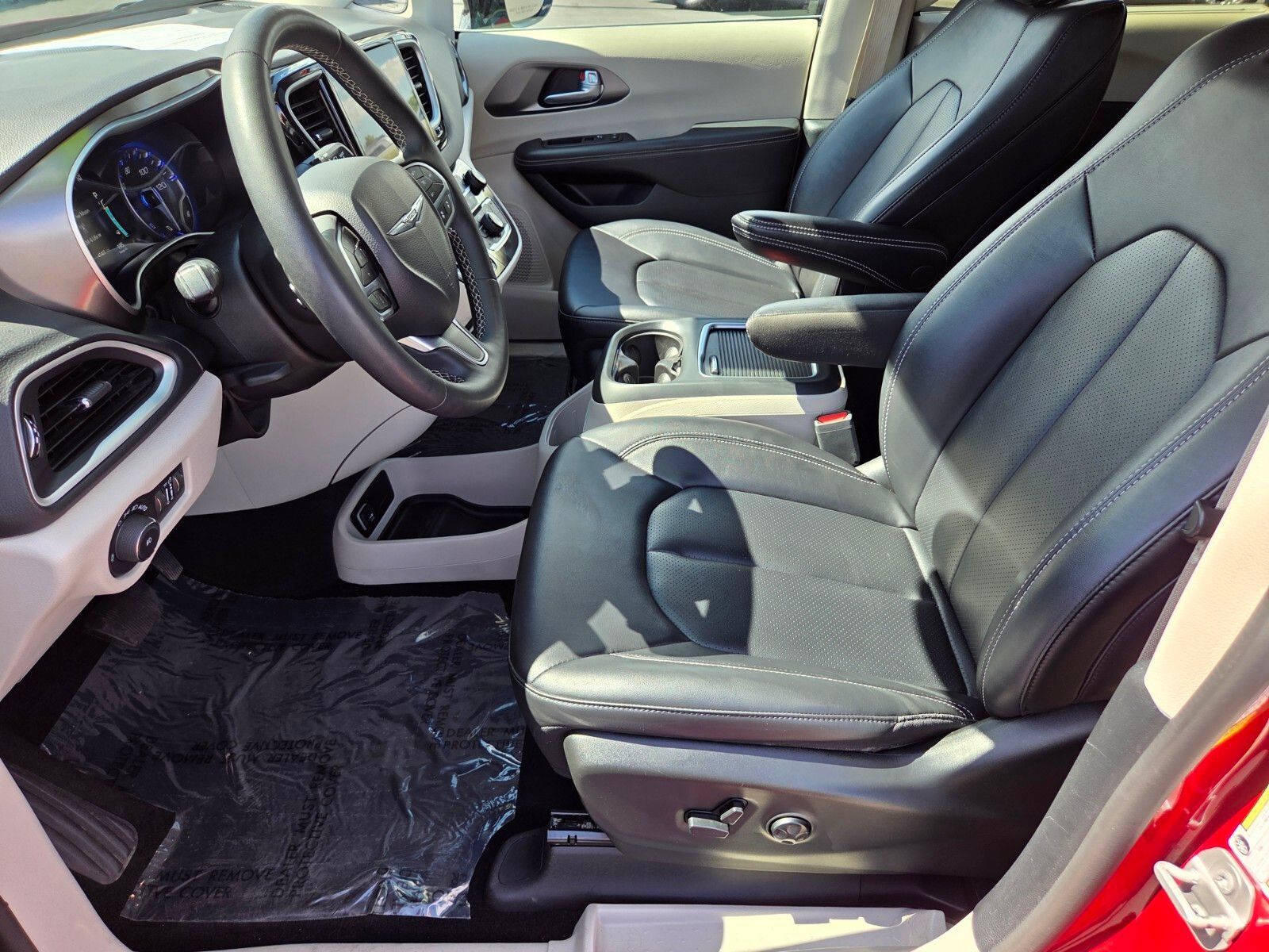 Used 2024 Chrysler Pacifica Touring-L FWD image 10