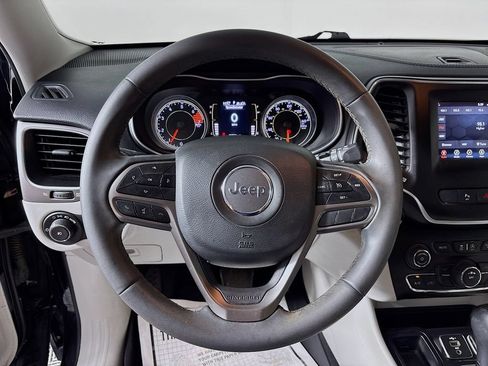 Used 2020 Jeep Cherokee Latitude Plus FWD image 12
