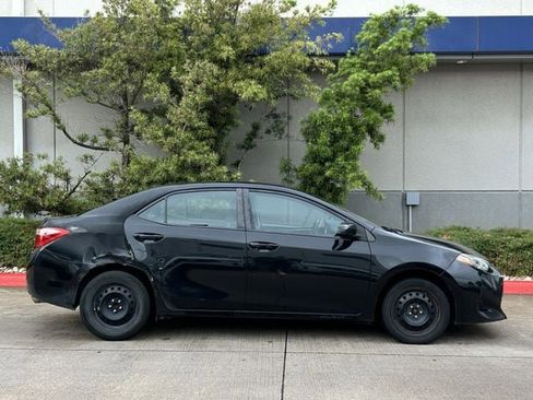 Used 2017 Toyota Corolla LE image 3