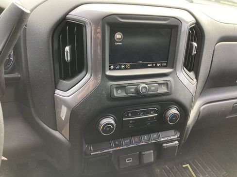 Used 2020 Chevrolet Silverado 1500 Custom w/ Custom Value Package AWD/4WD image 11