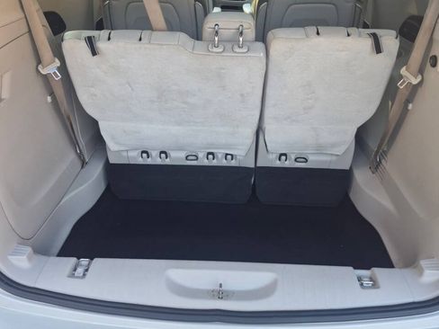 Used 2017 Chrysler Pacifica Limited w/ UConnect Theater Package FWD image 10