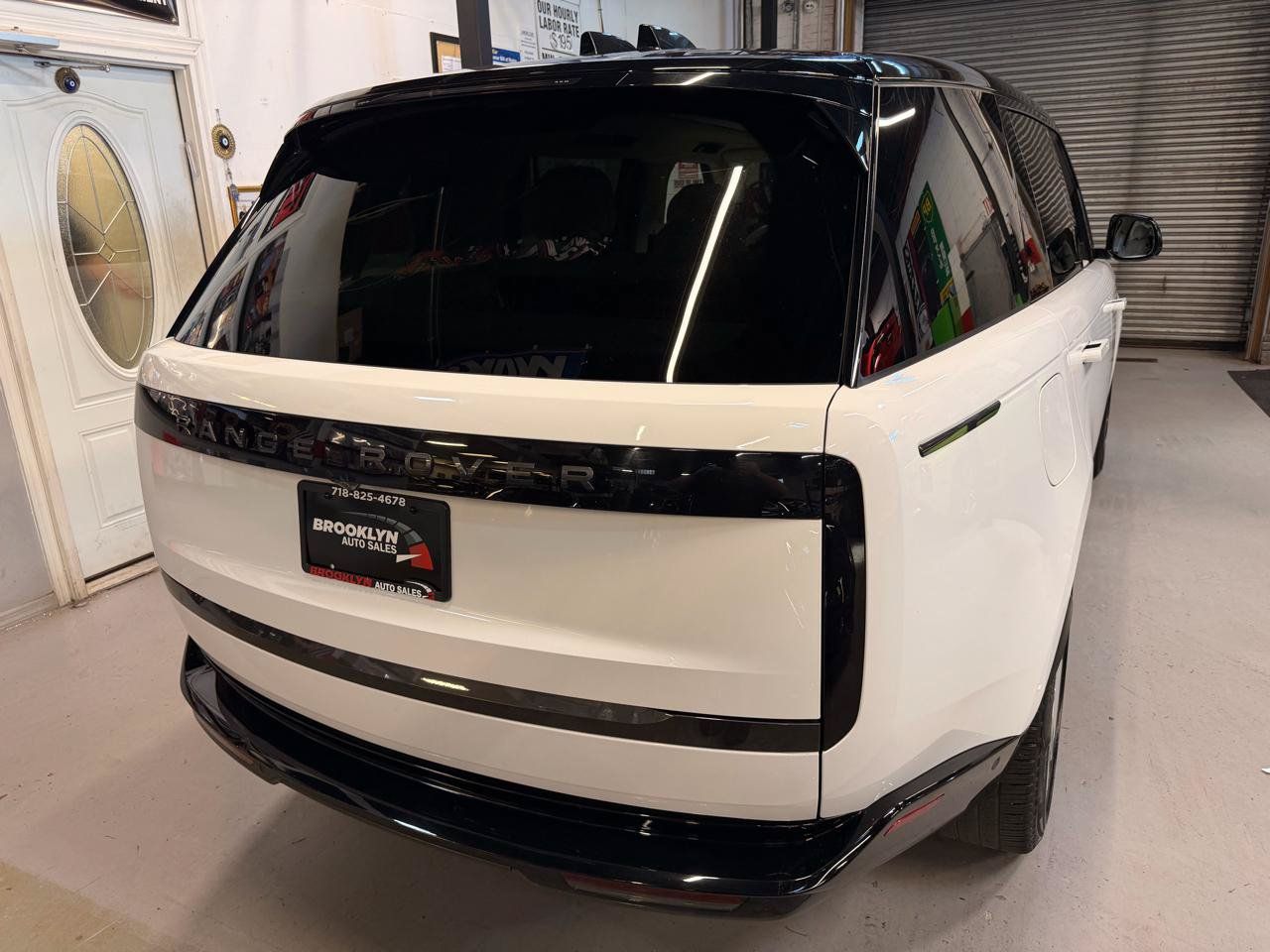 Used 2024 Land Rover Range Rover Long Wheelbase SE AWD/4WD image 6