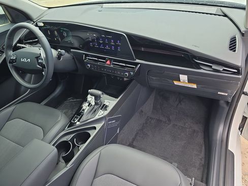 New 2026 Kia Niro EX FWD image 11