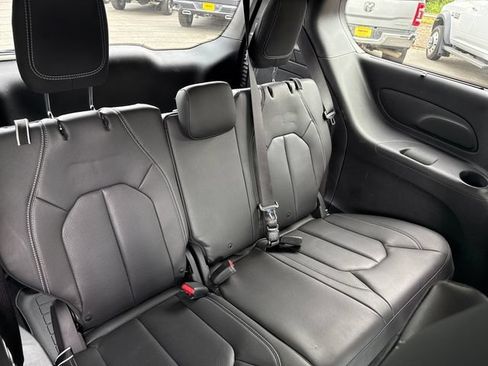 Used 2019 Chrysler Pacifica Touring-L w/ S Appearance Package FWD image 21