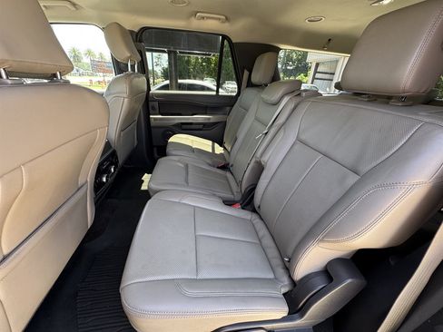 Used 2018 Ford Expedition Max XLT w/ Equipment Group 202A RWD image 13