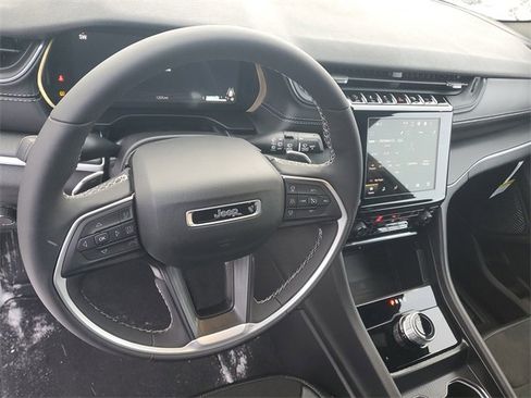 New 2025 Jeep Grand Cherokee L Altitude image 18