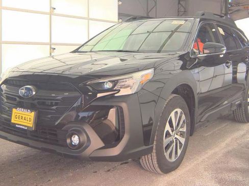 Used 2025 Subaru Outback Premium AWD/4WD image 5