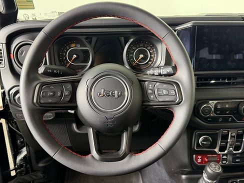 Used 2024 Jeep Wrangler Unlimited Rubicon AWD/4WD image 17