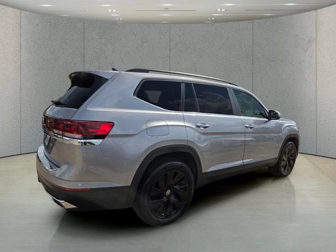 Used 2026 Volkswagen Atlas SE w/ Panoramic Sunroof Package FWD image 4