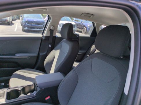 New 2025 Kia K4 LXS FWD image 18